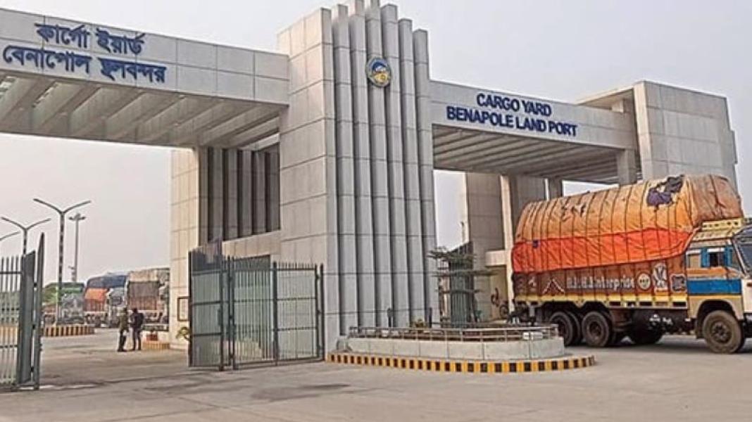 জুলাই গণঅভ্যুত্থান দিবসে বেনাপোল বন্দরে পণ্য চলাচল বন্ধ, যাত্রী চলাচল থাকবে স্বাভাবিক